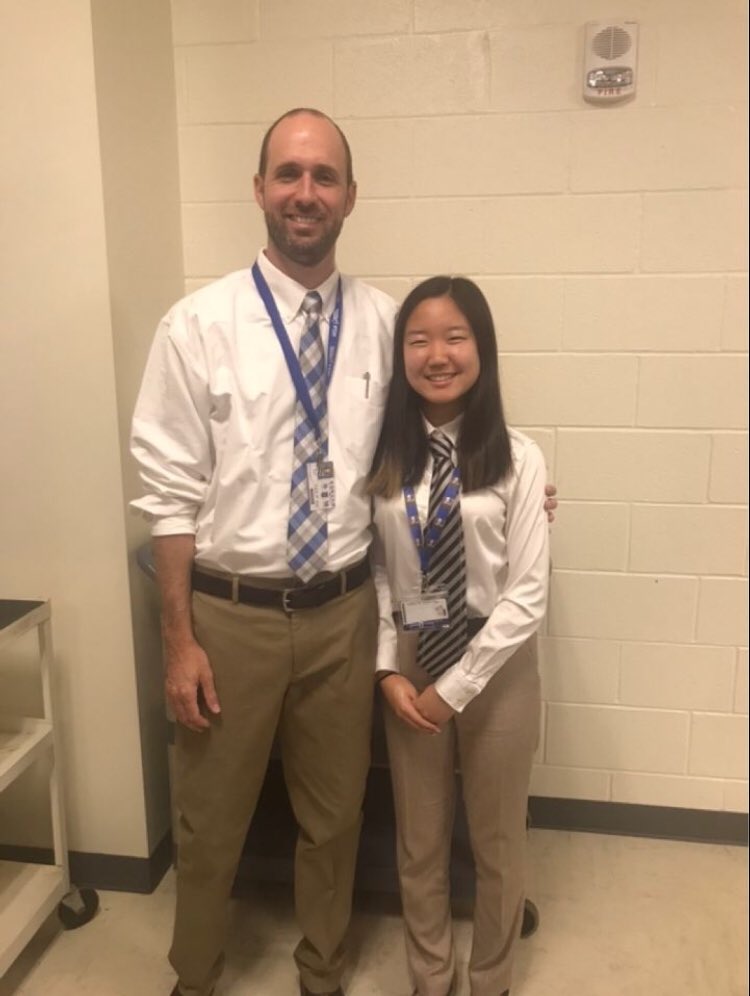 IBatAHS's tweet photo. IB Junior Soojin Park dressed as her TOK teacher, Mr. Thompson, in honor of Dress Like a Teacher/Student day!! Go AHS!! @AHSAuburnTigers #beatopelikaweek https://t.co/kYArcM01NK