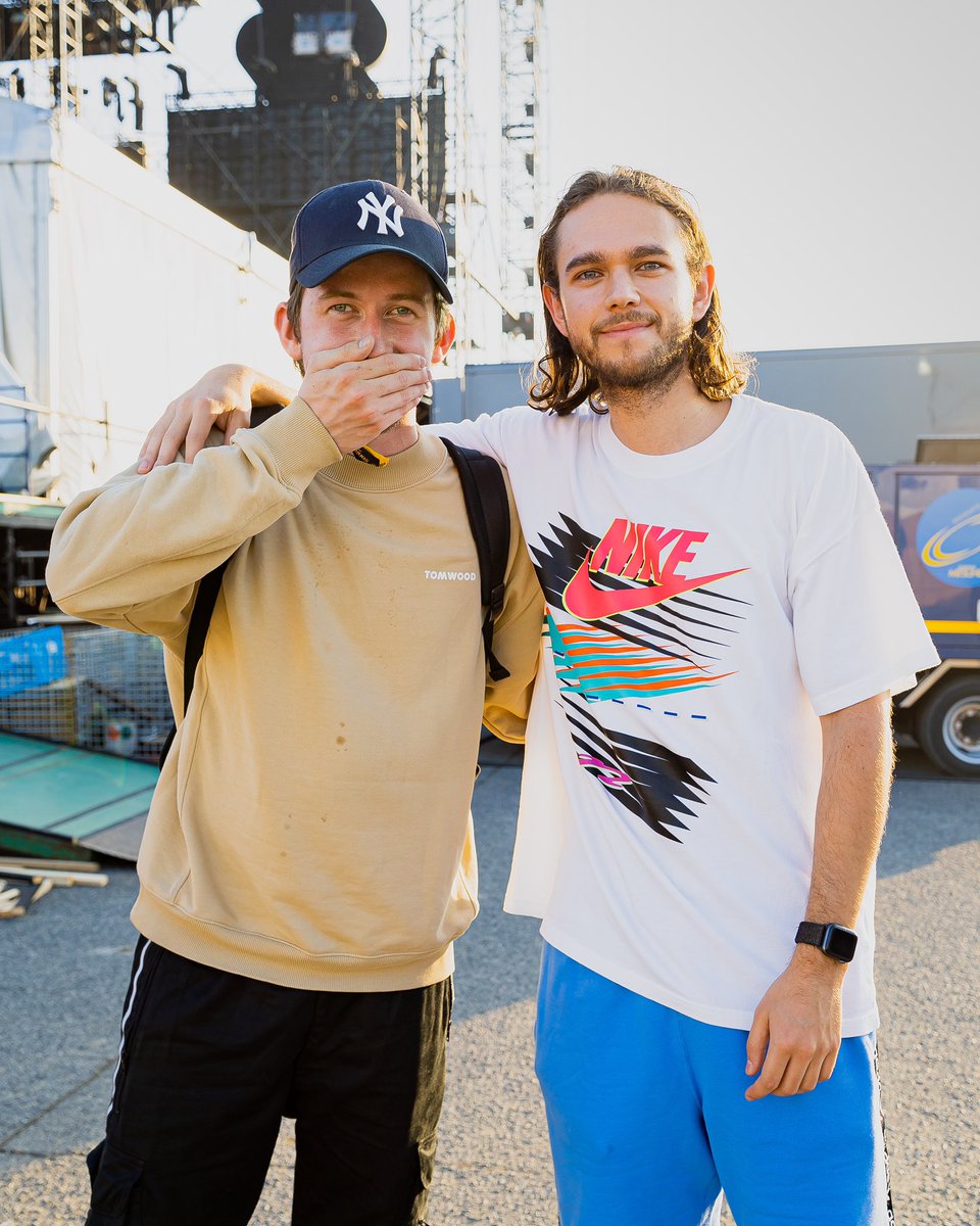Zedd's tweet photo. Friiiiiiiiiiiiiiends. https://t.co/lOqiXZh9As