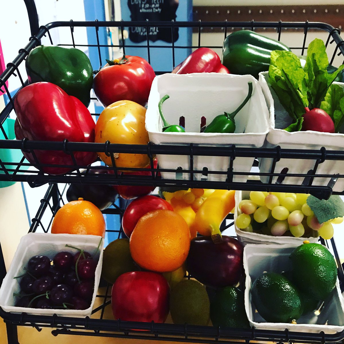 nankr1120's tweet photo. I absolutely cannot wait to meet my new 3rd grade family tomorrow! Here is a sneak peek into our new learning space ♥️ Restaurant ready to open with a new soft serve ice-cream section and an endless supply of “fresh” veggies/fruits! #MakingMathRelevant #Nan3EDU #ALLinEDU #tlap https://t.co/xJrhob4cXh