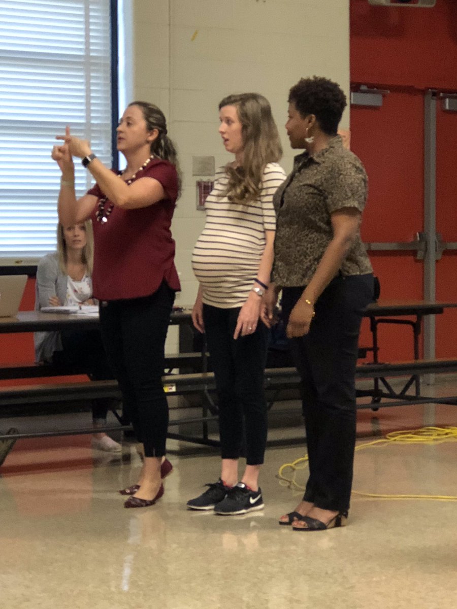 teacher_larissa's tweet photo. Thought I couldnβt, but I did. Brought #ESOL friendly tips, Culturally Responsive Teaching (with your info @ValentinaESL!) and the #WIDA Can Dos kickoff to Ts! E mais: a math lesson in Portuguese! π§π· What a great morning, my friends! #ESOLShine #pgcps #ESOLInAction https://t.co/avr1r6YyTT
