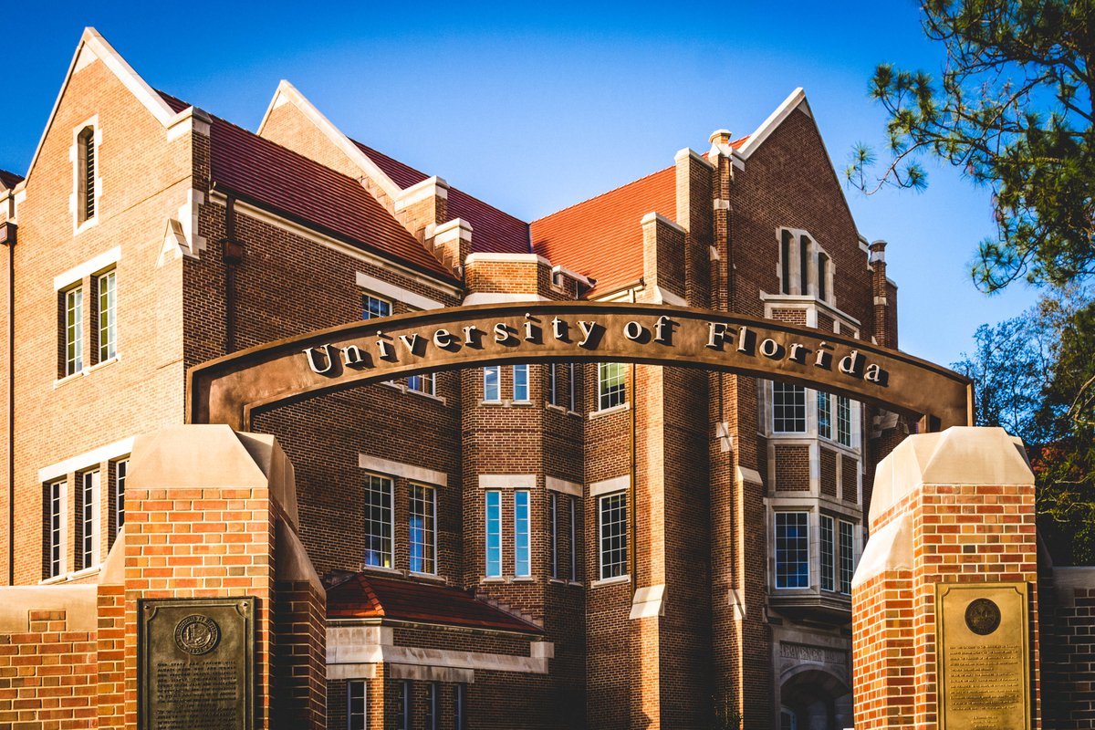 GatorsWBK's tweet photo. Academics + Athletics = @UF 💪📈

🐊 No. 8 - @USNewsEducation Top Public Universities
🐊 No. 3 - @LDirectorsCup 
🐊 120 majors
🐊 19:1 student-faculty ratio
🐊 1 of 6 in the US with colleges of medicine, engineering, law, agriculture &amp; veterinary medicine

#EverythingSchool https://t.co/Lb3XK7l7uw
