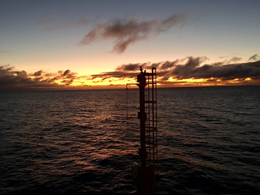 A great evening for #Astro #Navigation 💫 

Although we don’t usually navigate by the stars ⭐️ it’s important to learn the traditional skills of a #mariner just in case our #tech fails....and in weather like this it’s the perfect excuse to be on deck just as the sun sets. 🌊🚢🇬🇧