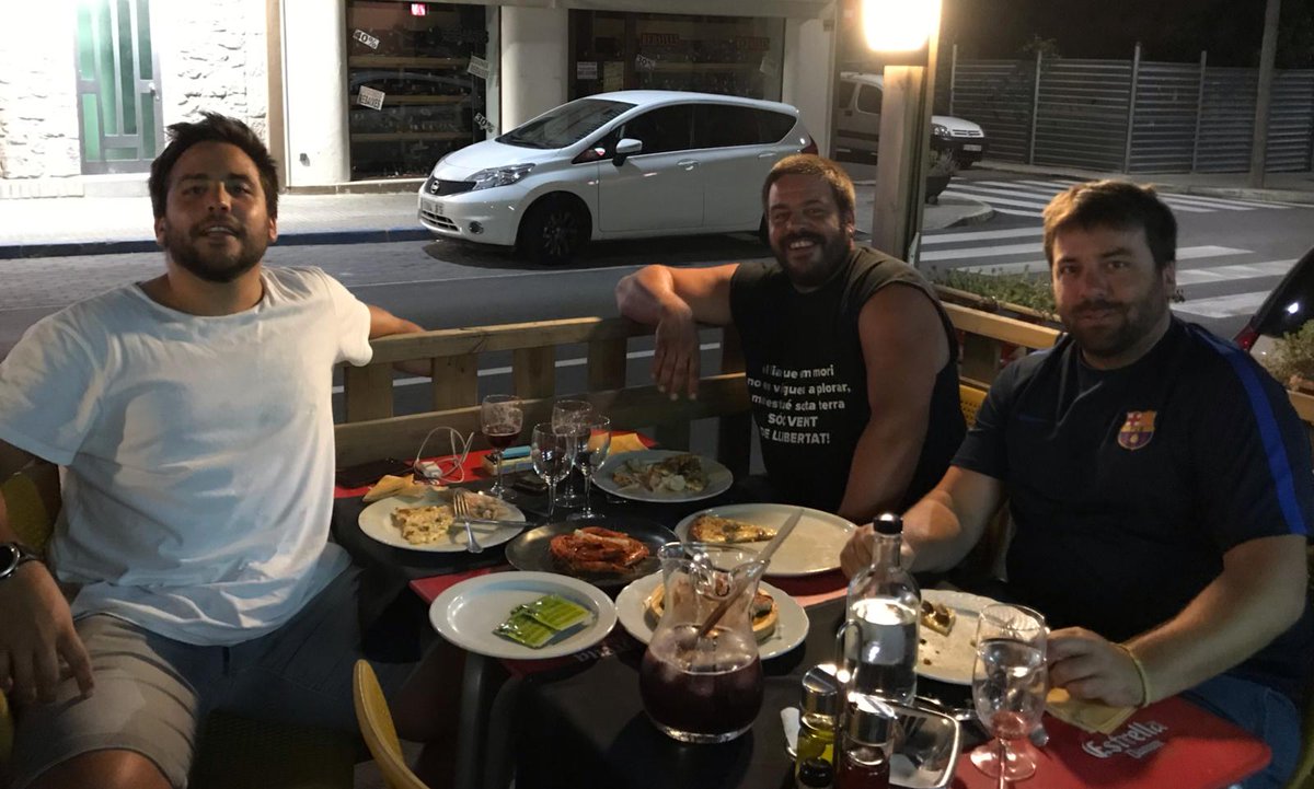 AbelDelSoler's tweet photo. Sopar fraternal, de costums, a #Navàs. Farts com berros a #CalRamon. Qualitat i bon servei!✊✊✊ https://t.co/BwhJ9jnzX2