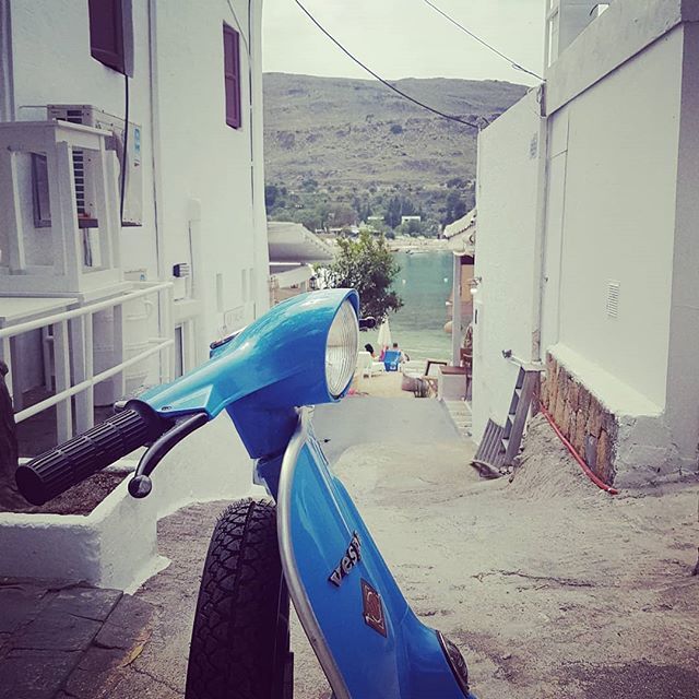 LindianCollect's tweet photo. Take me for a ride 🛵 
#TheLindianCollection #Lindos #lindosgreece #travel #traveltheworld #holidays #summer2019 #greece #summerinlindos #greecelover #rhodes #iloverhodes #islandlife  #discovergreece #visitgreece #greecestagram #greecelover #greeksumm… https://t.co/KYnjQJadrJ https://t.co/9OPYkMLwai