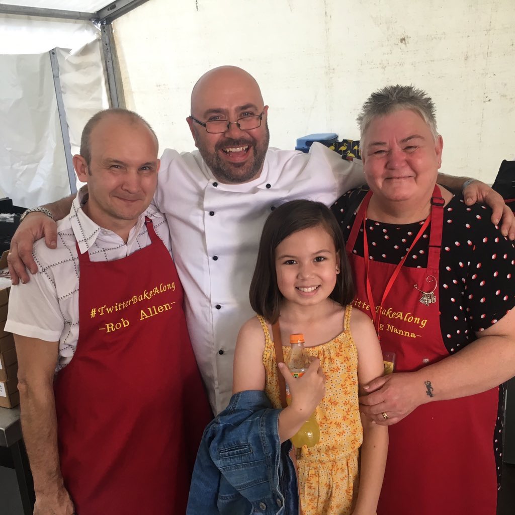 Besides have it fun of demoing <a href="/BoltonFoodFest/">BoltonFoodFest</a> we watched the fabulous <a href="/jamesmartinchef/">James Martin</a> and caught up with two lovely friends <a href="/ClaireBassano/">Claire Bassano</a> and <a href="/ickystickycakes/">ickystickycake</a> who both work tirelessly behind the scenes and are amazing 🥰 #BoltonFoodFestival