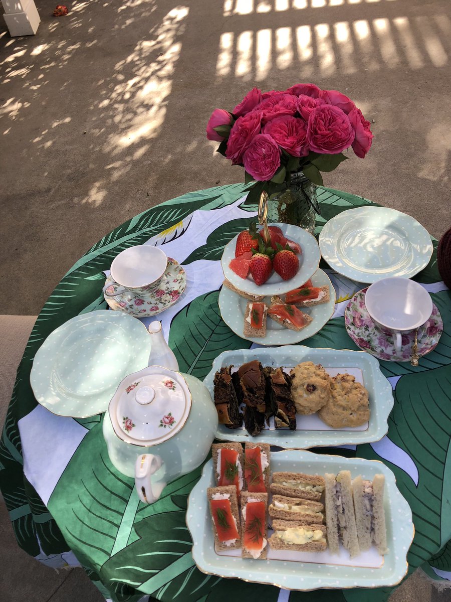 CreatedByKel_'s tweet photo. DIY tea sandwiches and more! #latertweet #createdbykel https://t.co/QuspgwSOUJ