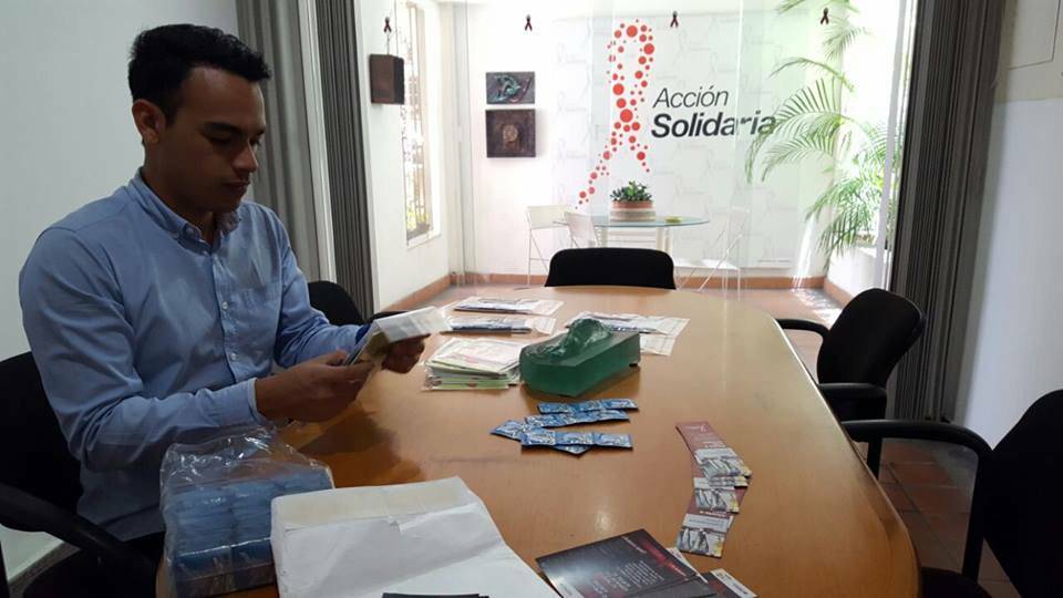 AccionSolidaria's tweet photo. Realizamos actividades de incidencia pública dirigidas a promover y defender los derechos humanos de personas con VIH en Venezuela #Acsol https://t.co/5vVHpeHM25