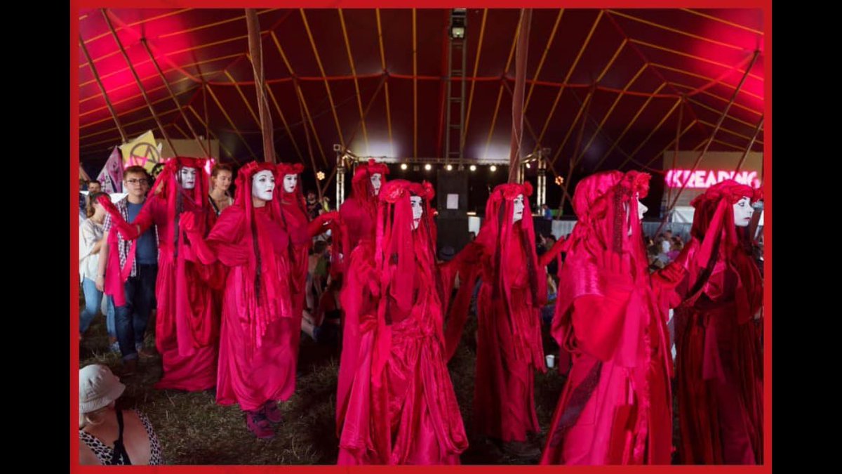BrigadeReading's tweet photo. XR Reading’s Red Brigade at Reading Festival on Sunday. 
Photo Credit: Lindsey Melbourne 
INTERNATIONAL REBELLION AT A LOCAL LEVEL 

#readingfestival 
#rdg #rdguk #ReadingRed #readingredbrigade #extinctionrebellion #extinction #climateemergency #stopclimatechange @OfficialRandL https://t.co/5JQ0yV7qfA