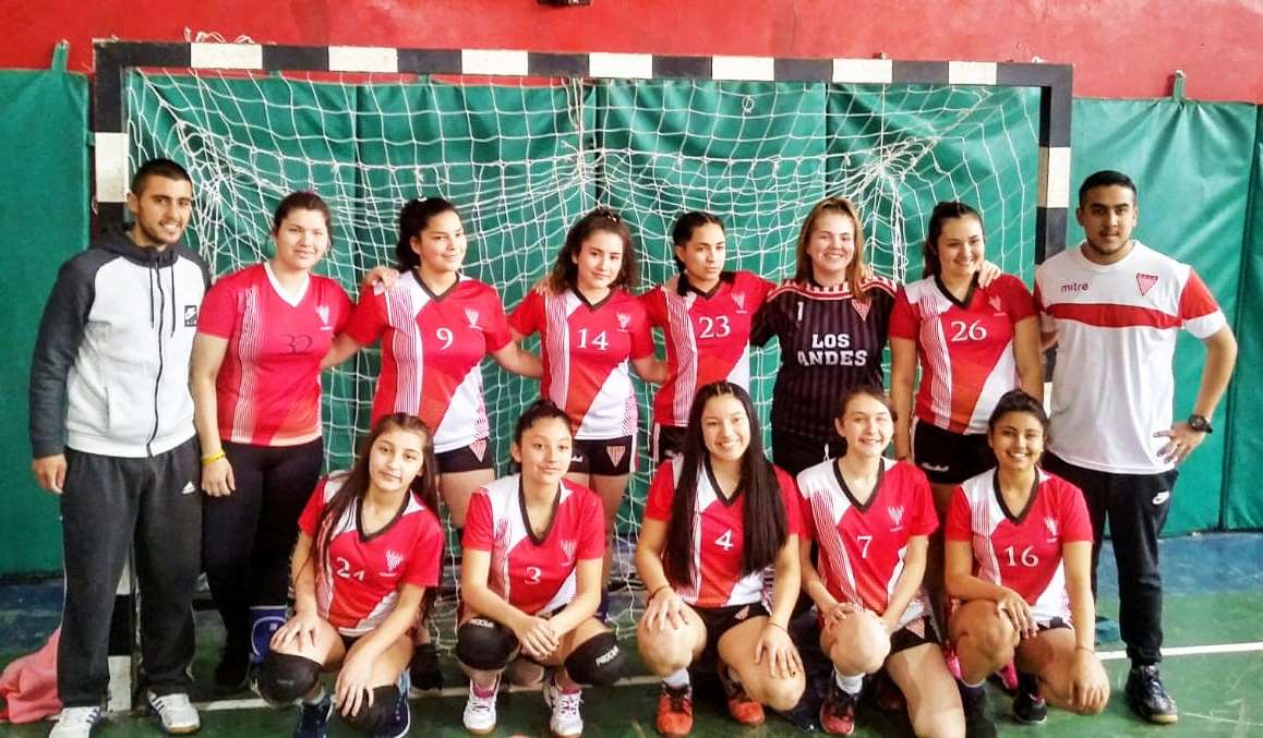 clublosandes's tweet photo. #HandballFemenino Gran debut de #Cadetas y #Juveniles. Las campeonas del Torneo Apertura de #ASBAL vencieron a #CooperariosDeQuilmes y siguen en alza.
Cadetas: Cooperarios de Quilmes 4 - CALA 11 👍
Juveniles: Cooperarios de Quilmes 9 - CALA 25 👍 https://t.co/hzTsMP3M7j