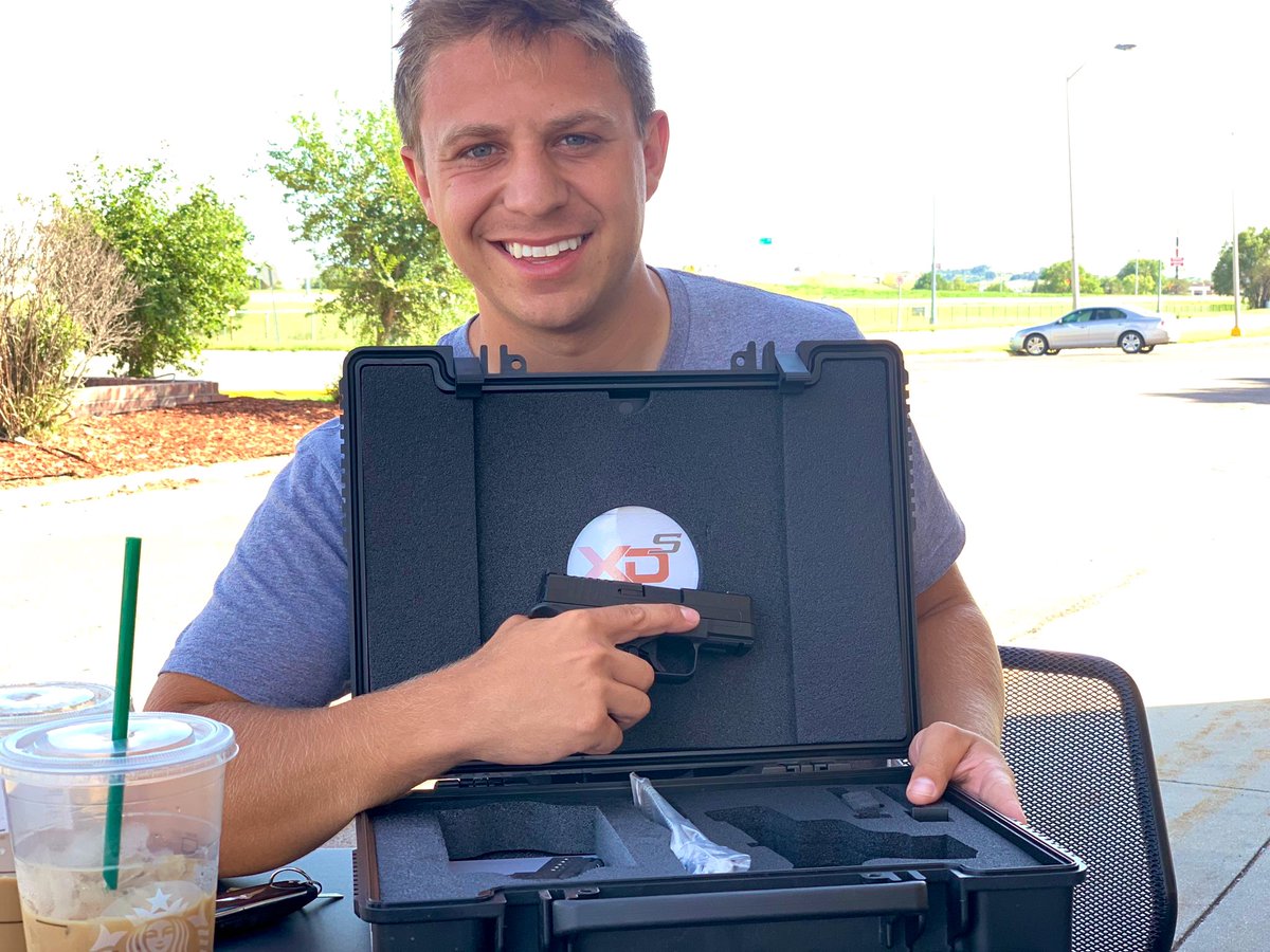 DavidPaulReeves's tweet image. Got to spend the day with my dad @Pastor_NPBC shopping for my first handgun. Sure am blessed with one awesome dad!! #blessed #2ndamendmentright 🔫💪🏻🔫💪🏻