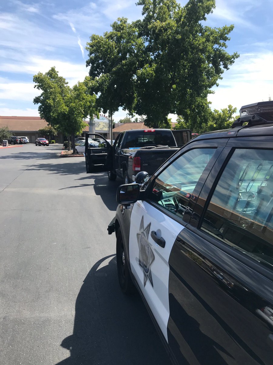 MorganHillPD's tweet photo. One of the scariest calls to hear on the radio is “Foot Pursuit”. You don’t know what you’ve stumbled into but you know someone running from the police is not likely a good thing. https://t.co/CRQnuReYyq https://t.co/RoDCJKld7H