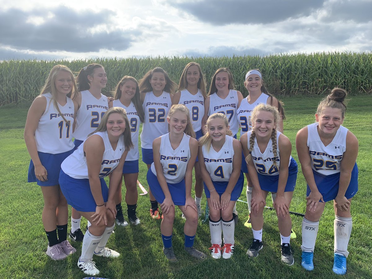 KD_FieldHockey's tweet photo. Picture day 2019! 🏑👀🙌🏻 https://t.co/2QLuYYBsuC