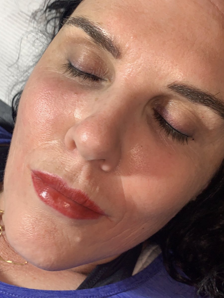 Rosecrownsalon's tweet photo. Snow White! #pmulipstick #pmueyeliner #shadedbrows #redlips #blackeyeliner https://t.co/BE4XkH6Ue0