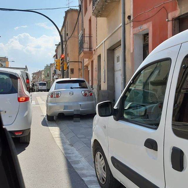 lesintrepidesbb's tweet photo. Diumenge, a l'avinguda Francesc Macià, un nou exemple de comportament poc solidari que posa en risc les PMR i fa de la seva quotidianitat una cursa d'obstacles.... Pensa en els altre i aparca bé!
#aparcabe #lesintrepidesdeborges #lesintrepidesbb #access… https://t.co/rpWimwQiFT https://t.co/sOi8loR73r