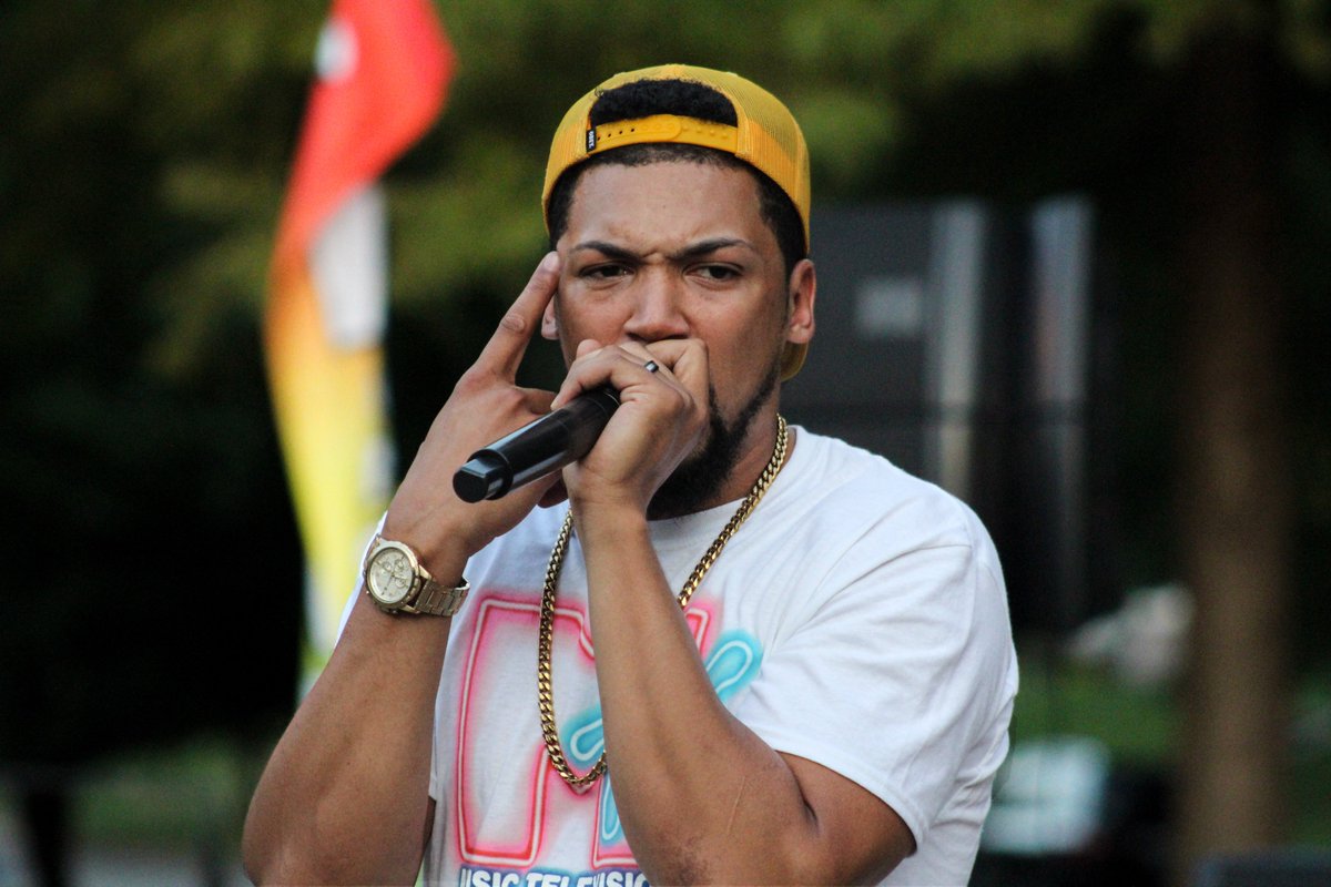 NathanLive22's tweet image. Got some dope pics of @Deezy_m3rd and @SplitPTV at the   HoldupBaby radio station appreciation day.