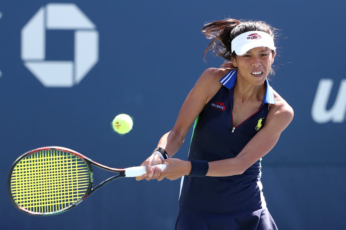 DKTNNS's tweet photo. "I've had this outfit since a couple years ago. I really love the @RalphLauren stuff here. Sometimes my dresses shrink in the dryer, so I'm running out of match wear. I didn't see anything else I like, so I wore my #usopen outfit!"

~Hsieh Su-Wei (TPE) https://t.co/Sc97GDsh9E