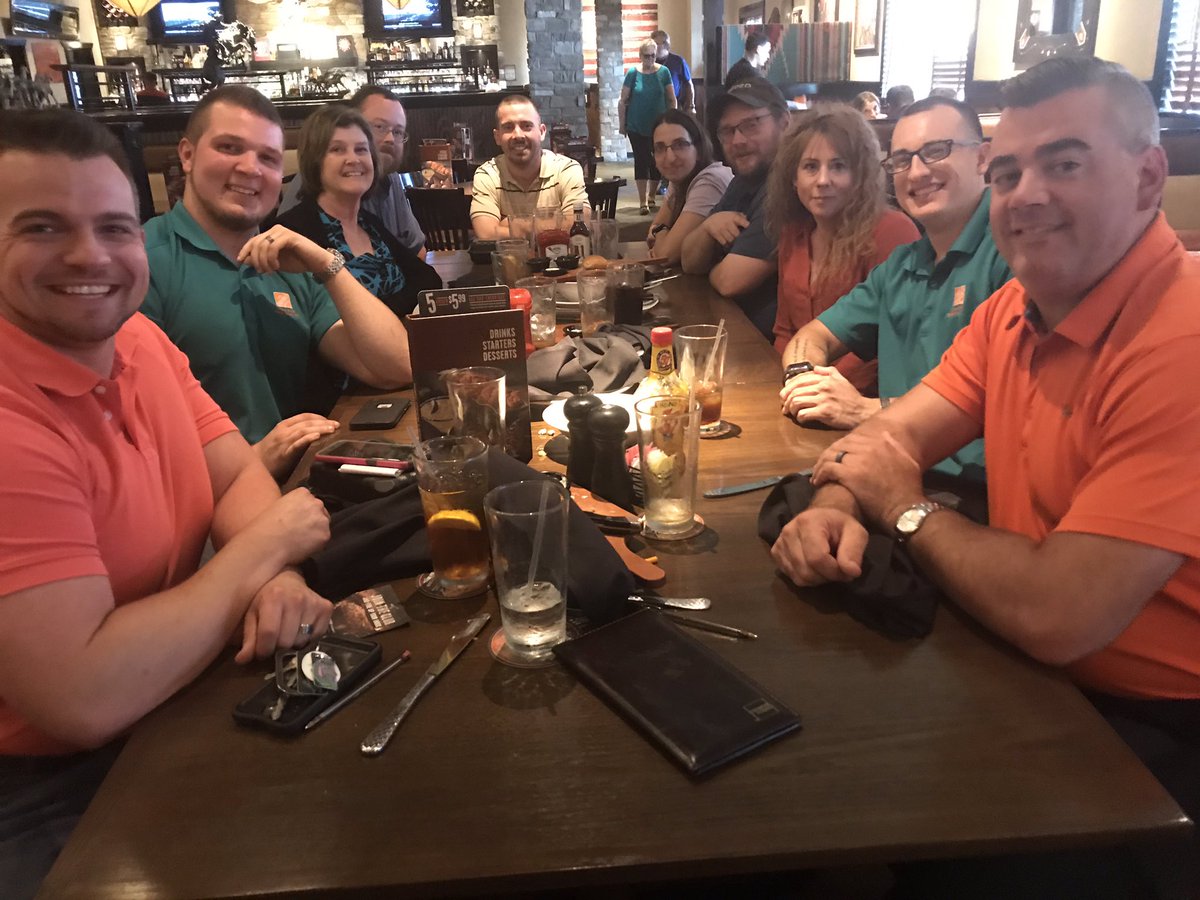 SimiensykAdam's tweet photo. Enjoyed a nice steakhouse dinner tonight with our supervisors. Could not be more proud of our team!!! @HRJohnH  @ReannaFiss @Jonser_THD  @Herbert03741312  @CindyWi80237008 https://t.co/fmAxFAgVV8