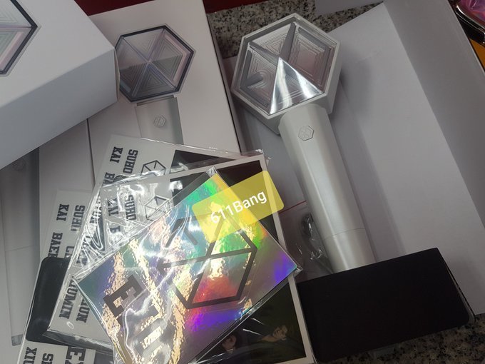 611Bang's tweet photo. #อัพเดต611bang ลูกค้าที่จะโอนค่า #แท่งไฟexo มาวันนี้ รบกวนทักร้านก��อนโอนเงินเข้ามานะคะ 
สินค้าพร้อมส่งหมดแล้ว จะมีของเข้าอีกทีวัน พฤหัส 29/8/19 *ปรับราคาจาก 1390 บ. เป็น 1440 บ. (ปรับตามต้นทุนที่เข้ามาค่ะ) 
30 ชุด การ์ดเมมเบอร์สุ่มเหมือยเดิม ของแถมครบ lot นี้ เริ่มส่งศุกร์ เสาร์ https://t.co/qRfkB5uXrZ