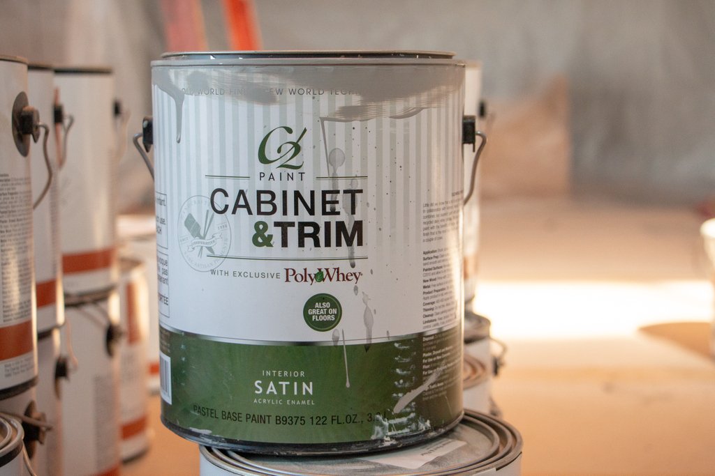 amsberryspaint's tweet photo. Did you know that the oldest house paint was made of lime mixed with milk and sometimes natural pigments? King Tut’s tomb was painted with milk paint! Even the White House was originally painted with a lime-based whitewash. #paintfacts https://t.co/9wrUfkqOxQ