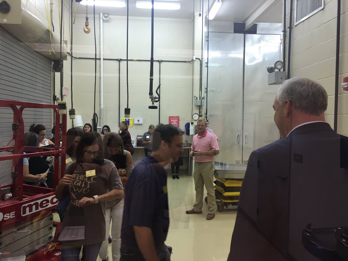 SkyhawkAggie's tweet photo. ’@SkyhawkAggie enjoyed hosting WestTeach by @WestStar20 today at the “Farm.” Thanks @TNFarmBureau for the Ag. In the Classroom Demo. The Scholars also saw the West TN Veterinary Diagnostic Laboratory and the Mobile Energy Classroom funded by @USDA_NIFA. #TeachTN #NIFAimpacts https://t.co/kAVuF7GRkD