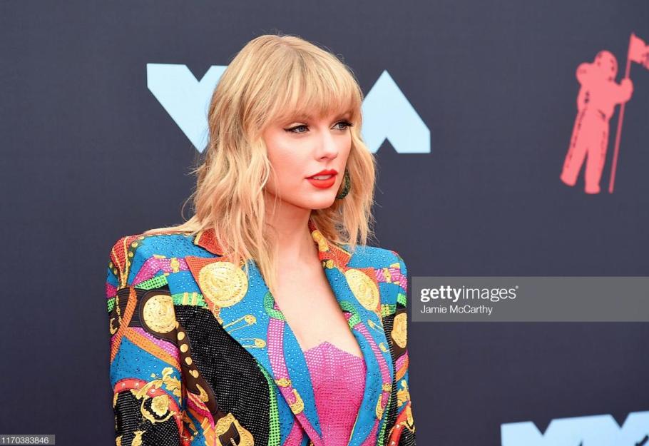 reverse sweetheart neckline 