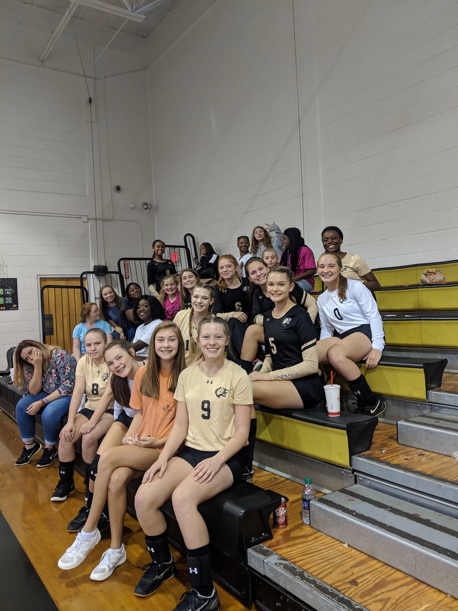 TheComerCage's tweet photo. Supporting Comer Volleyball! Let's go Tigers! #OneRoar #RoarTogether https://t.co/2AZVkAgCnh