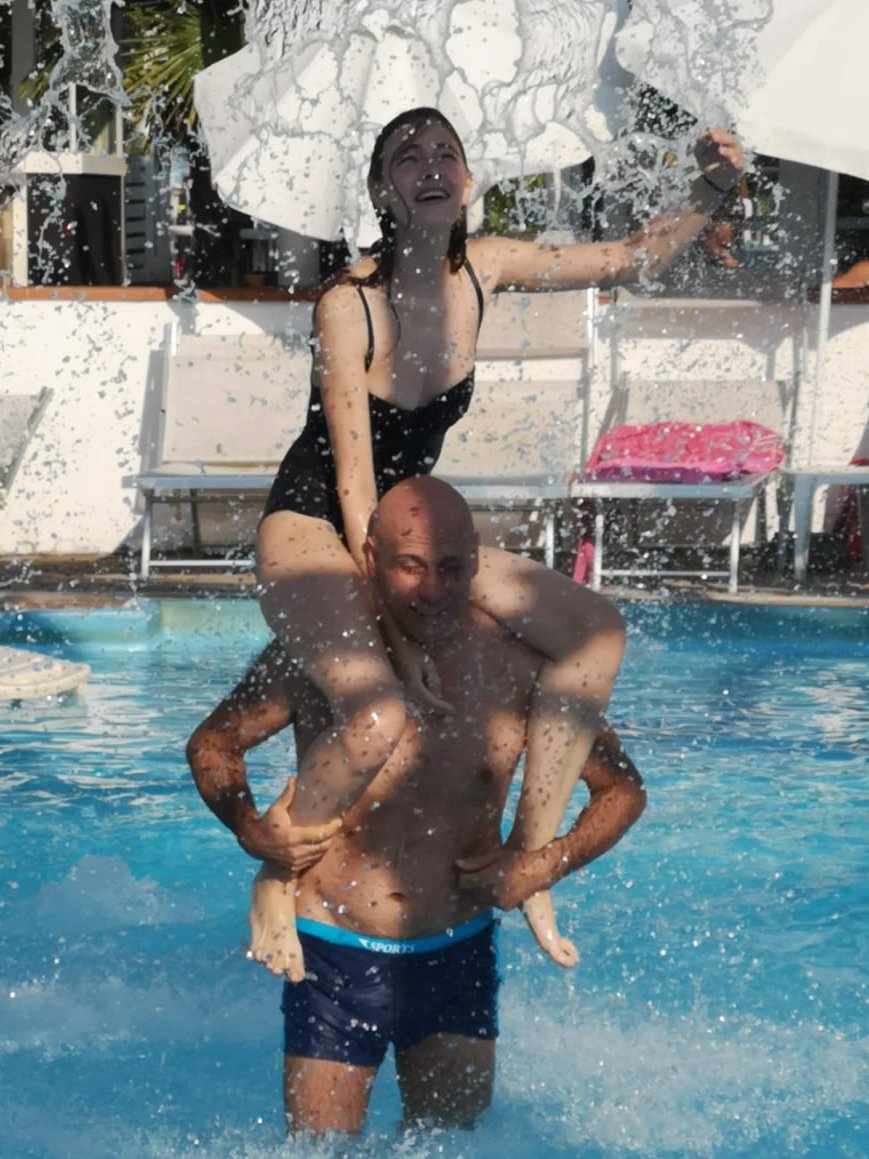 DaryGiuly's tweet photo. "Extraterrestre portaci viaaaaa" 😂🖖👽 ps: quando vi deciderete a venirmi a prendereee???😍🤗⚘ #extraterrestre #thealiens #alieni #animaaliena #animaoltre #animauniversale 😘⚘♾ https://t.co/GWLhd2dXH1