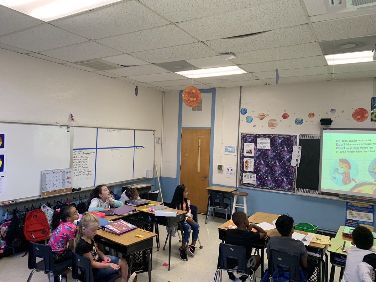 DeAsiaCooper1's tweet photo. My favorite part of this first day was meeting alllllll the new kiddos and starting to build relationships on the first day! https://t.co/8XxhfkeEer