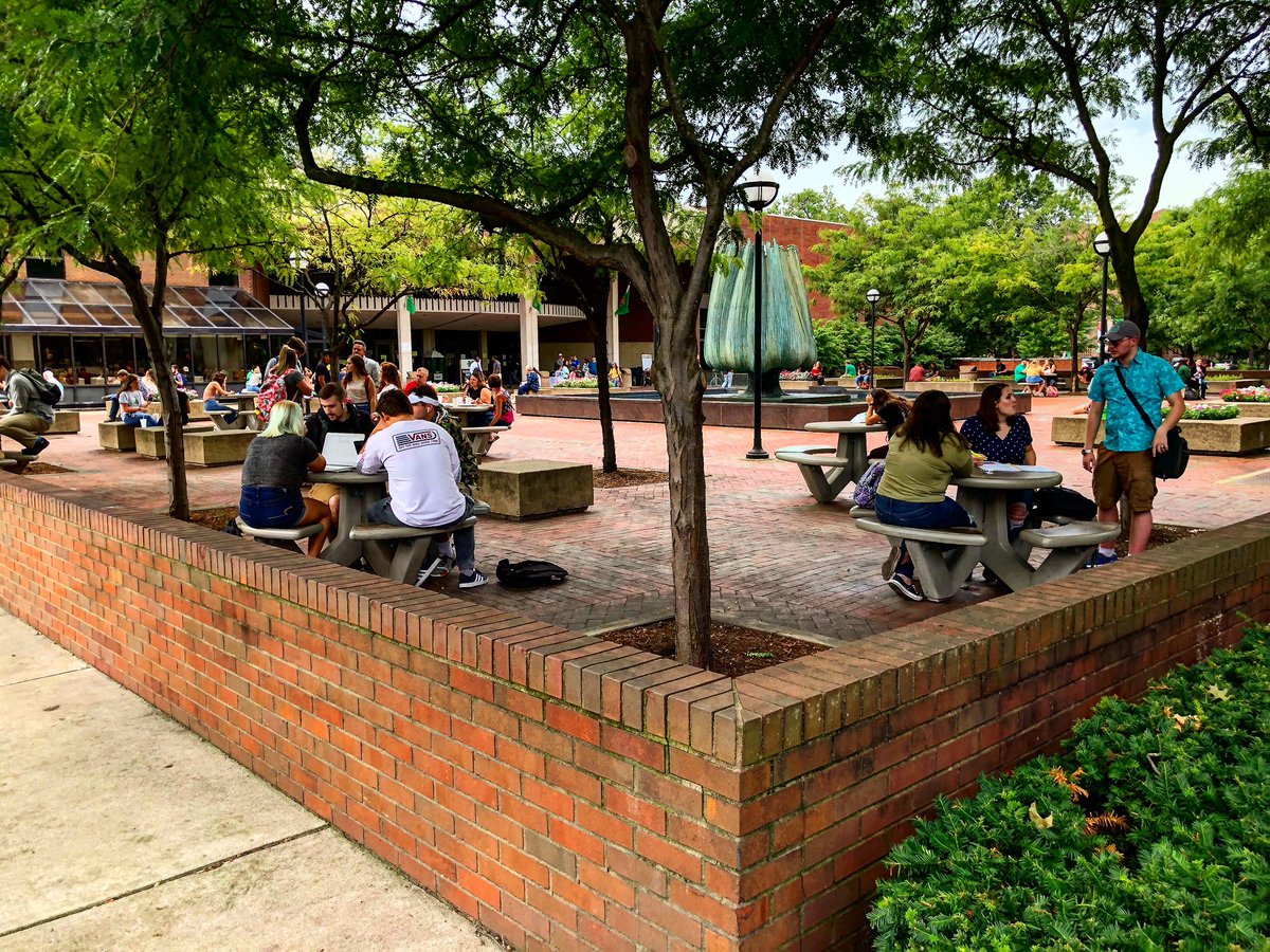 MarshallUApply's tweet photo. Students are back...👏🏼 #MarshallUFamily #OneOfTheHerd #MarshallUMonday #BackToMarshallU https://t.co/ZvdOiBI9ah