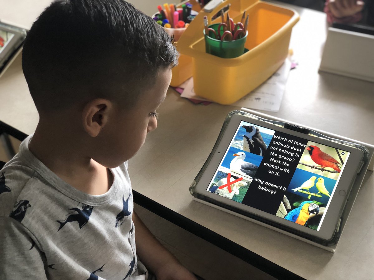 JulieMarieG06's tweet photo. Using @nearpod to explore animal adaptations! #hcisdedtech @THE_HCISD #thegt https://t.co/CgJuEtOp8F
