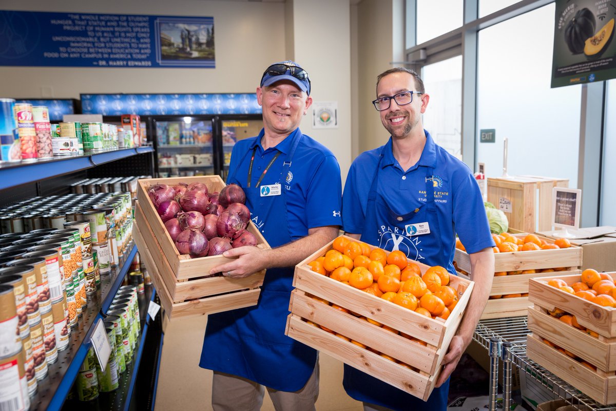 SwipeHunger's tweet photo. "It's hard, rewarding, & will help your students succeed." Dedicated campus leaders like Ben Falter at @SJSU allow students to not only survive while in college, but thrive π
Check out our Q&A w/ him: https://t.co/ViMR57lF6l
@SJSUFoodPantry #StudentHungerIsReal #RealCollege https://t.co/ySz7WOnjg0