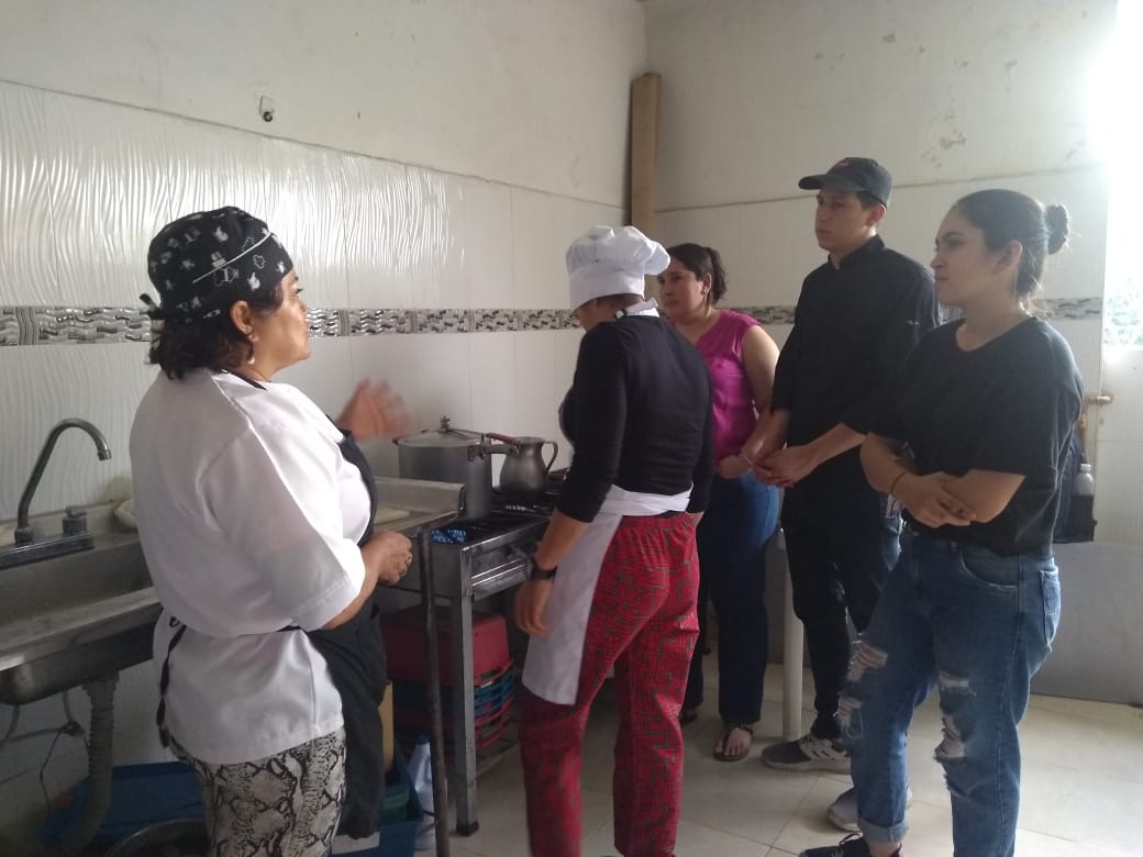 Obusinga's tweet photo. En el taller culinario de comida tradicional en el municipio de Piedecuesta, las maestras gastronómicas y sus discípulos nos deleitaron con un delicioso cabrito asado,cabrito sudado, pepitoria y sudado de pata; Proyecto apoyado por @mincultura https://t.co/2jwhugEZd7