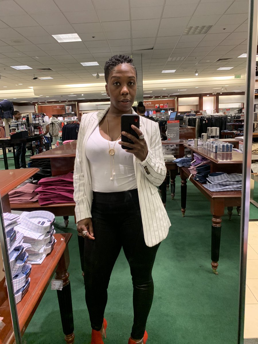 RiskContour's tweet photo. Alwayz A Lady! https://t.co/8hTgBRsLTw