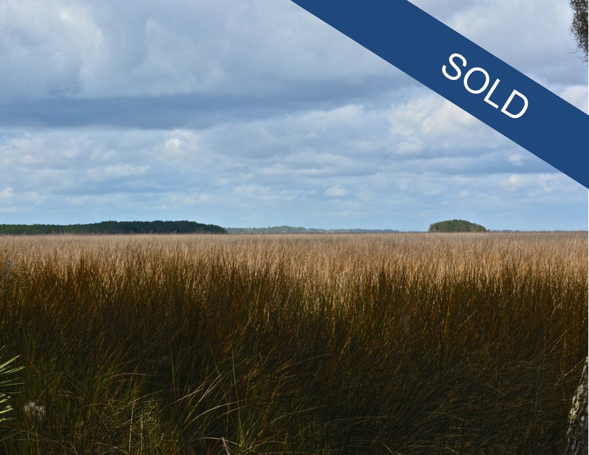 fredericaliving's tweet photo. Just Sold! One of the largest marsh front home sites available at Frederica offering western exposure with beautiful sunsets. We are so excited to welcome another wonderful family and can't wait to see them start construction on their new home.  https://t.co/9MMY7EbEKd https://t.co/p6YJa9nAmM
