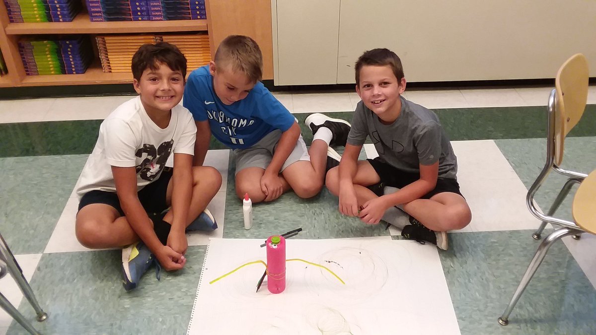 MrO_211's tweet photo. The first day of third grade went by in the blink of an eye. We made jitter bots to help break the ice. Lots of creativity, teamwork, and problem solving.  #ThisisWES https://t.co/uoG1KCSF6F