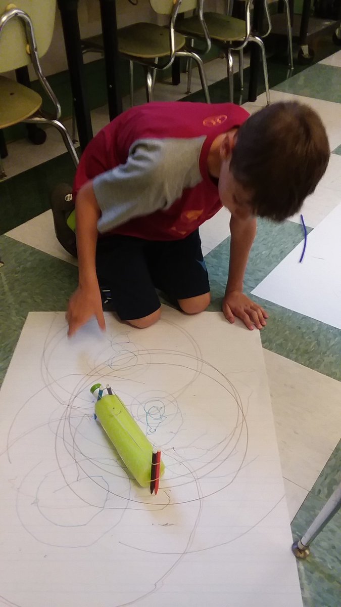 MrO_211's tweet photo. The first day of third grade went by in the blink of an eye. We made jitter bots to help break the ice. Lots of creativity, teamwork, and problem solving.  #ThisisWES https://t.co/uoG1KCSF6F