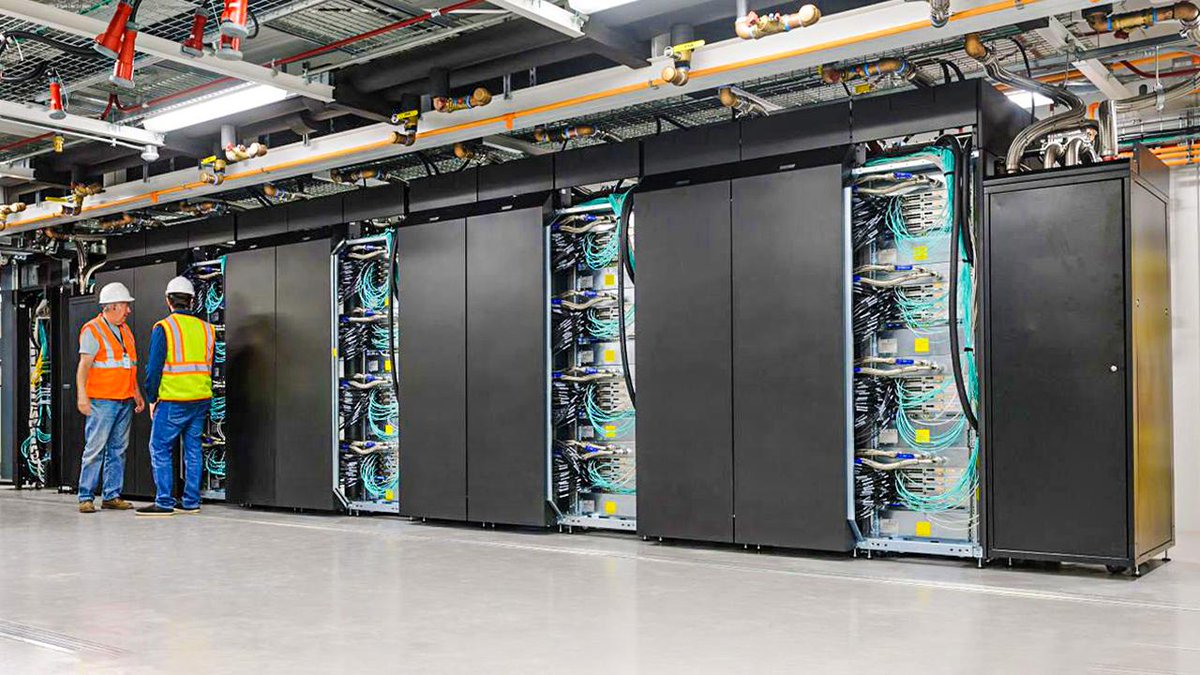 ArdentConcepts's tweet photo. NASA's new moon-landing supercomputer is more powerful and more eco-friendly https://t.co/UpY5JbQ4eI #superocmputer https://t.co/3RXaXt7gSA