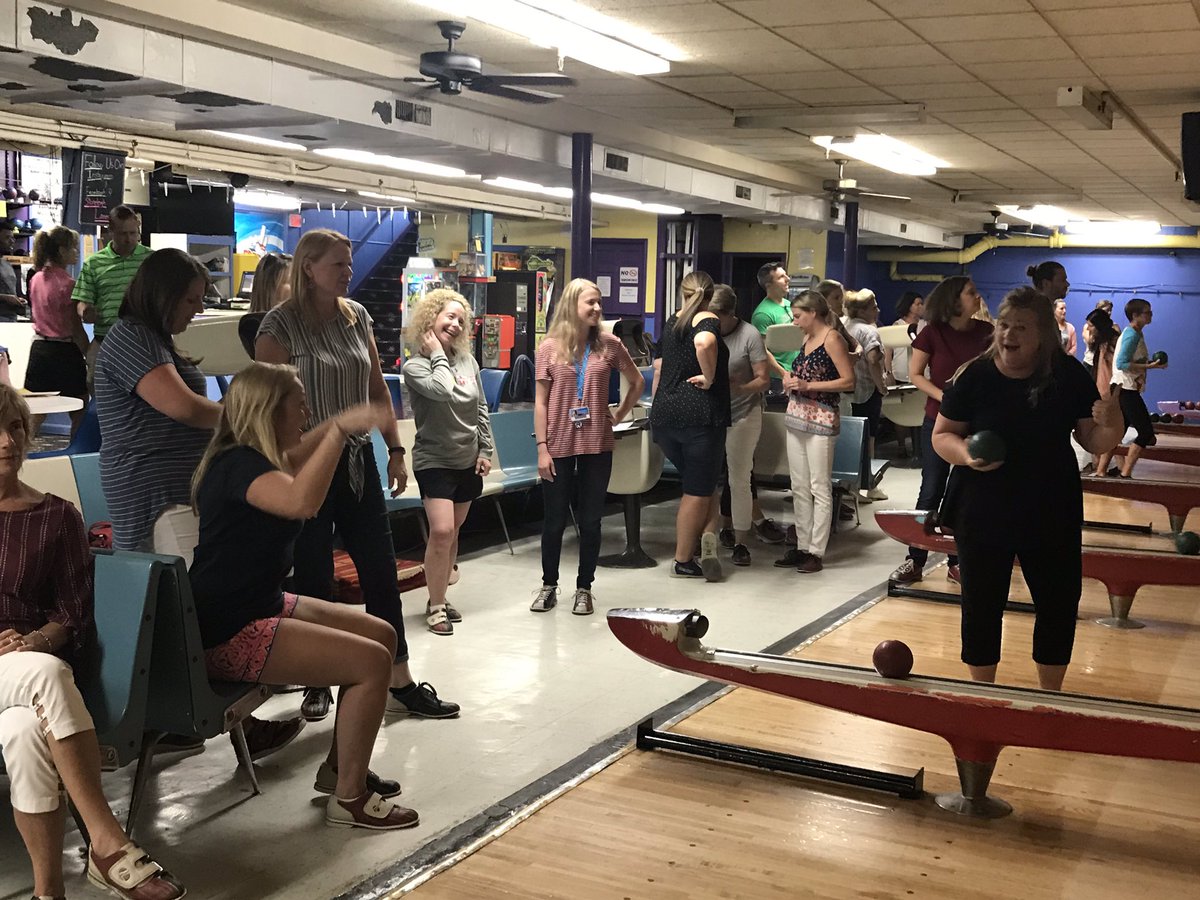 RiderwoodES's tweet photo. What a fun time building a team! #bowling https://t.co/C5P1AdLc71