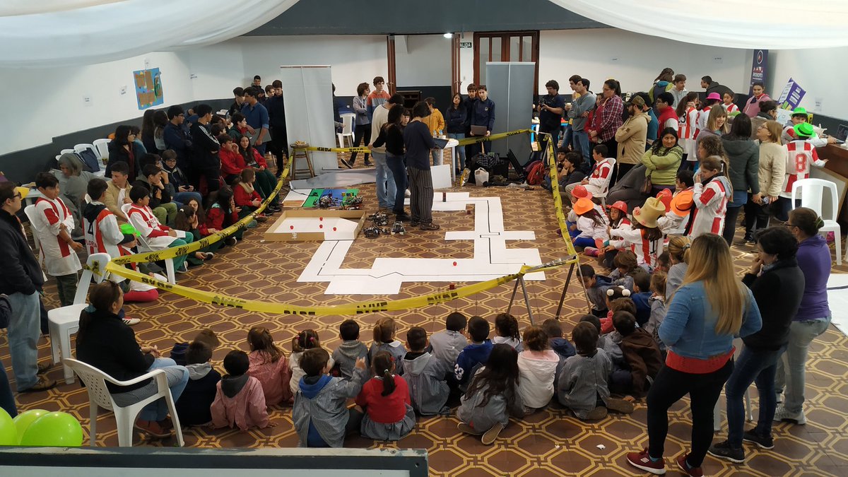 bentancurdaniel's tweet photo. https://t.co/SLAo2f8B4H regional en Villa Cardal. 20 equipos, otros tantos expositores y mucho público acompañando una jornada de competencias, pero principalmente de compartir aprendizajes. @sumo_uy @logobotUY @MARK_Robots @g_lopezmendez https://t.co/uDnVT0dPSJ