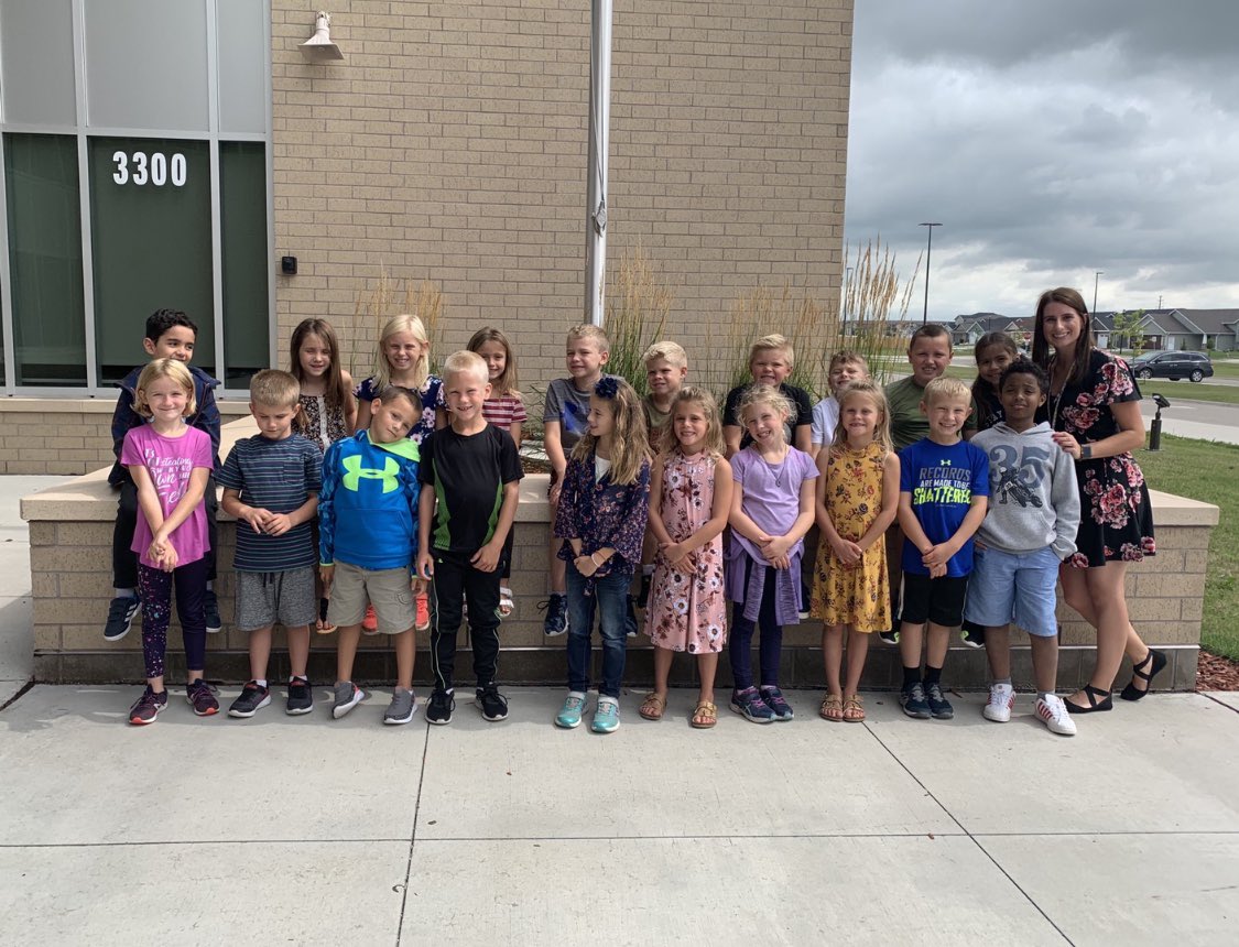 TeachWithMsT's tweet photo. And thatβs a wrap! First day of schoolπ we had a fun day getting to know each other! #TrailBlazeOn #RelationshipsFirst #GFSchoolsFirstDay https://t.co/j69uBWoV3i
