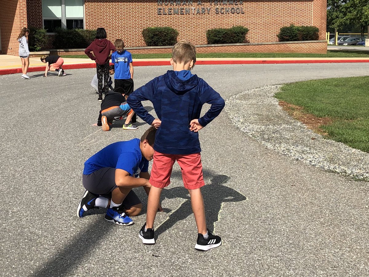 GMediceClass's tweet photo. Student “sundials” using shadow outlines to review cardinal and intermediate points on a compass #geography #wyproud https://t.co/xAm99N3bFd