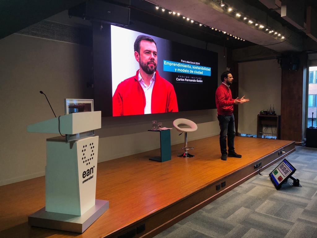 UniversidadEan's tweet photo. “Una ciudad se construye entre todos. Mi alcaldía se hará desde el territorio, escuchando a la gente. Los jefes del alcalde serán los ciudadanos de Bogotá”: @CarlosFGalan #GalánEnLaEan https://t.co/a5JRfZhEon