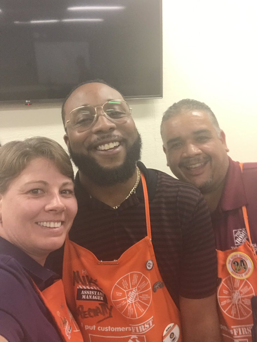 AudraTHD's tweet photo. Thanks to HD261 for letting me crash your Staff Meeting with an HDI PK! See you tomorrow for Specialty Tuesday @StaceyTank @jayteresi @RGM_MarcialRod @THDJake @Dmctarsney @SE_RSM_Aponte @ThdMarla @KurtHogan_HN @HenryQuevedo @MikeBellHD @LuisMontalvo261 #dontcheckthebox https://t.co/UCJEhBSRVp