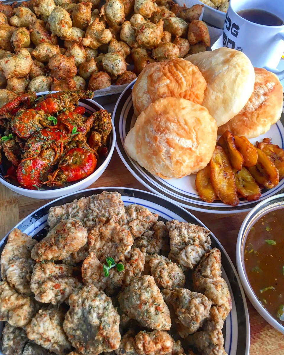 Melo_AS's tweet photo. Dinner at The Seecharan’s

Follow Melova’s Catering Services for food posts 
Ps. There was sada but I didn’t post it because my mum made it 😂

#curry #crayfish #shark #friedbake #roti #plantains #saltfish #accra #pholourie #tamarind #chutney https://t.co/MDxt4Apxpy