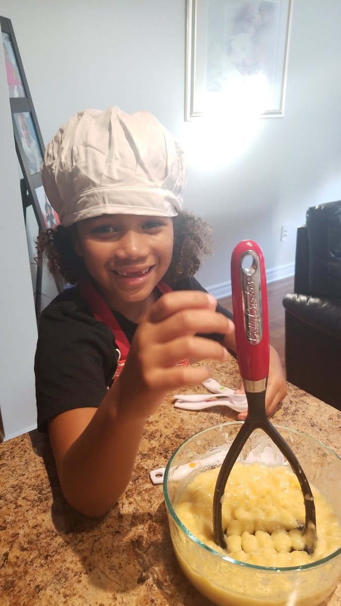 1_Princess_'s tweet photo. Making @joannagaines breakfast banana bread 🤞it turns out.#kidscanbake #alreadysampling #yummy https://t.co/j38CcvZDMu