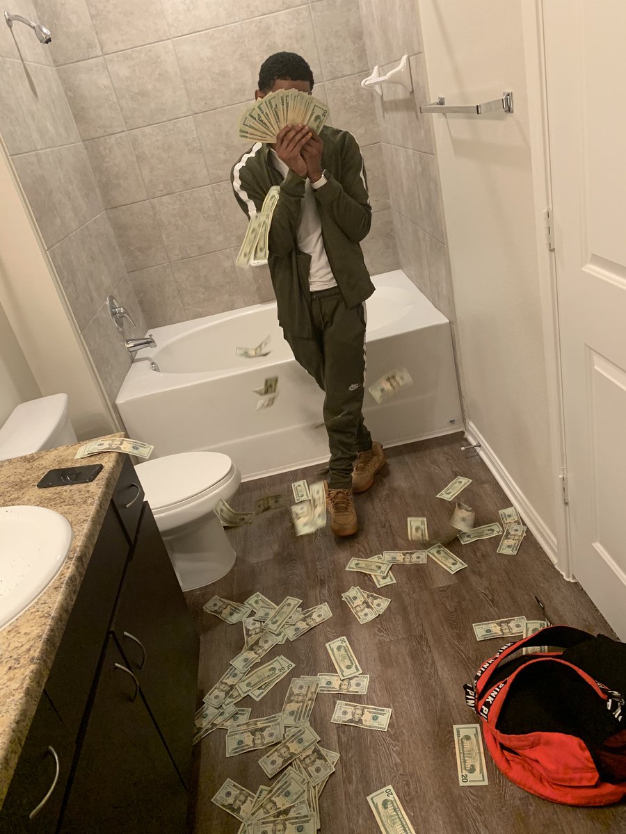 babyja91's tweet photo. niggas around me hating probably wanna snake me for it 🐍 but i promise i ain’t goin for it 😈 #LongLiveAngelo💙 https://t.co/KBr6GCcSgA