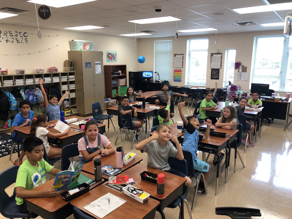 ECE_4thgrade's tweet photo. Welcome Ms. Vollmer to our 4th grade team! Looks like she is going to have a great bunch of kiddos! https://t.co/SdGMdL3R9K