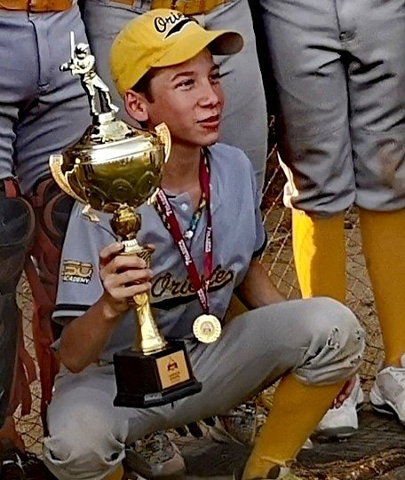 lulagaray's tweet photo. Paren el mundo 🌏

Mi hijo y su equipo han quedado Campeones.

Copa de Beisbol @uebtorremar

#JuvenilMenor #Mi15 #ElCapitán
🏆⚾ #ColoradoGilbert #Oriente https://t.co/F8CpWoZt51