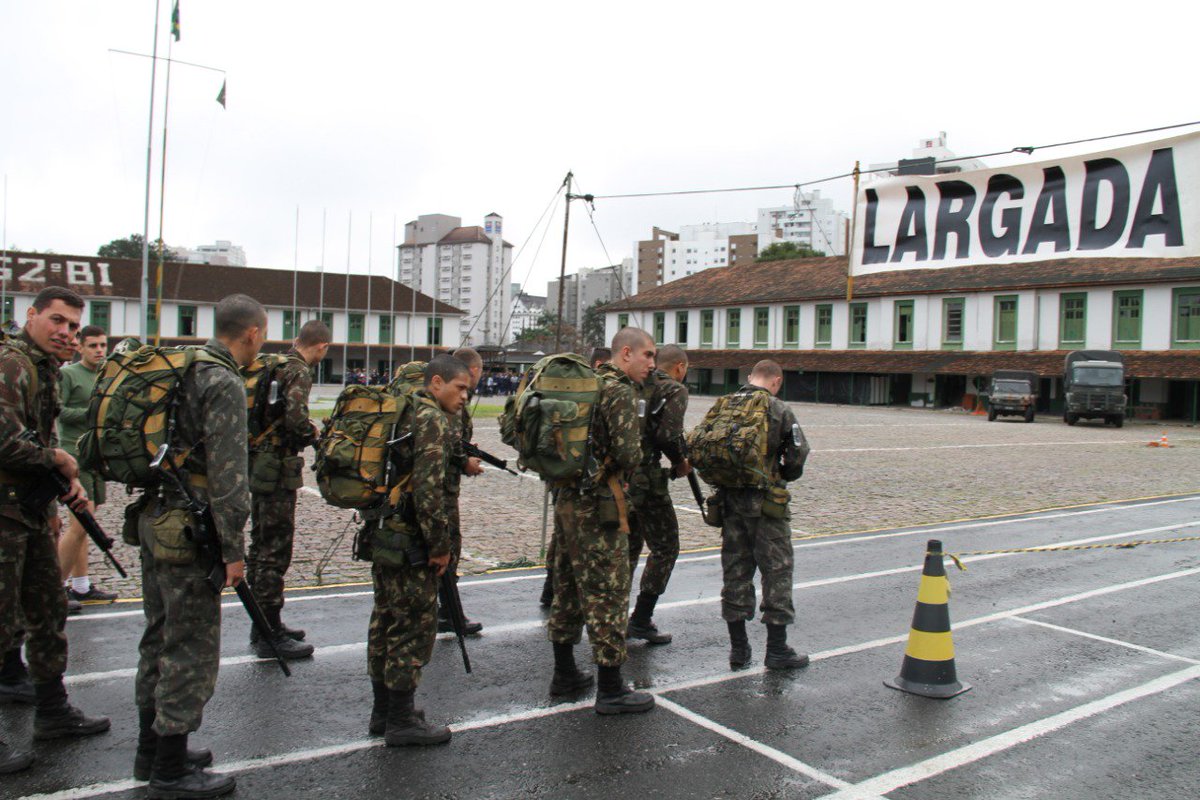 CmdoCMS's tweet photo. A prova Soldado de Ferro do 62º Batalhão de Infantaria testa, ao seu limite, a resistência, liderança, camaradagem e atitude dos militares, em Joinville (SC). #62BI #camaradagem #atitude #liderança https://t.co/ctc8y1a9fP