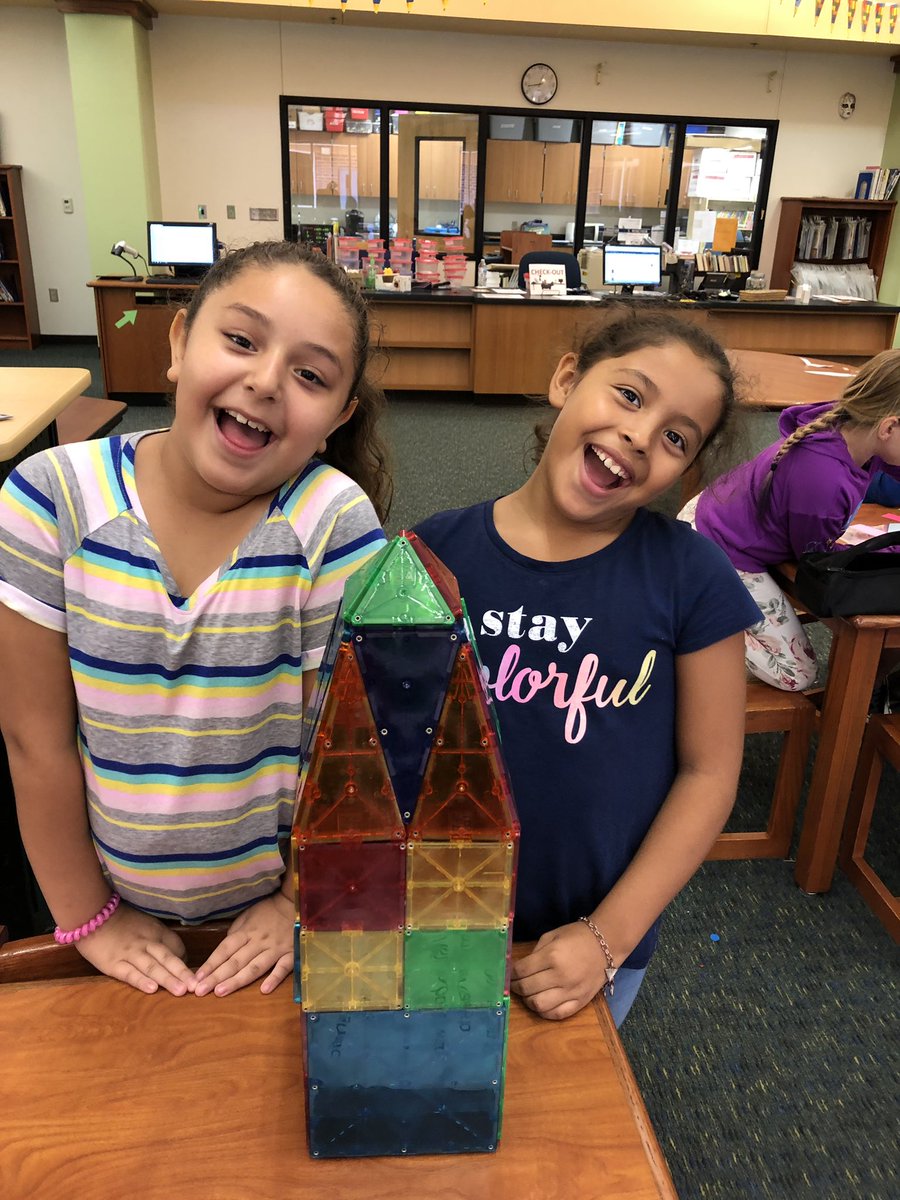 TraceyHardin18's tweet photo. First time I’ve been to makerspace with my whole class! Makes me want to be a librarian even more! #lovemylisd #buildingbrighterfutures #bbproud https://t.co/bJU6Gix1fb